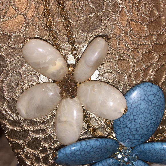 New! 2 for 1! Floral blue stoned necklaces - Picture 2 of 7